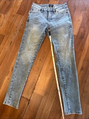 Skinny Jeans in Light Blue Wash - Women